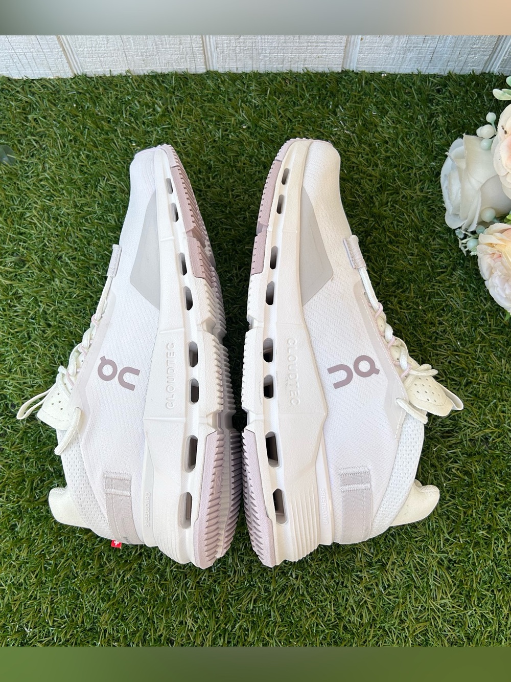 On Running Women Cloudnova 2 White / Orchid Low
Top Sneakers size 6 New /no box - Picture 13 of 16